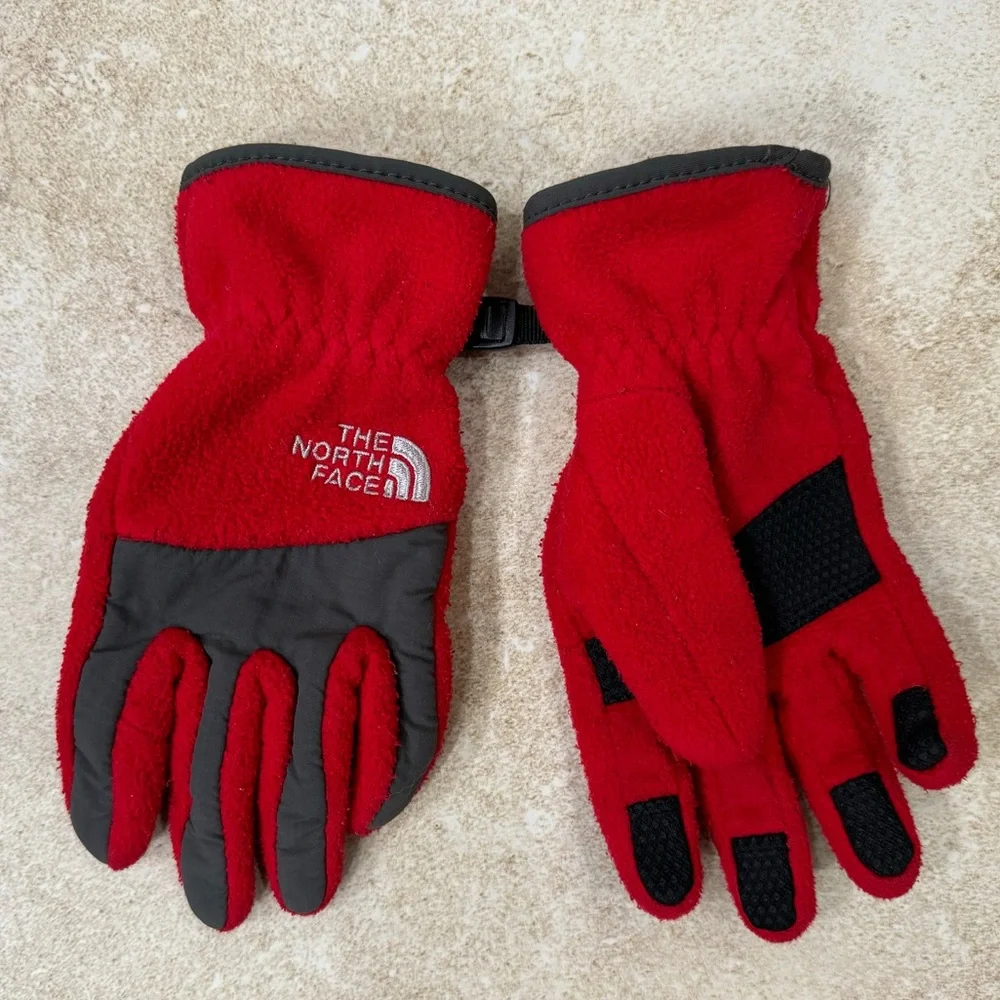 The North Face® Kids’ Denali Gloves Size: Small Color: Red/Grey